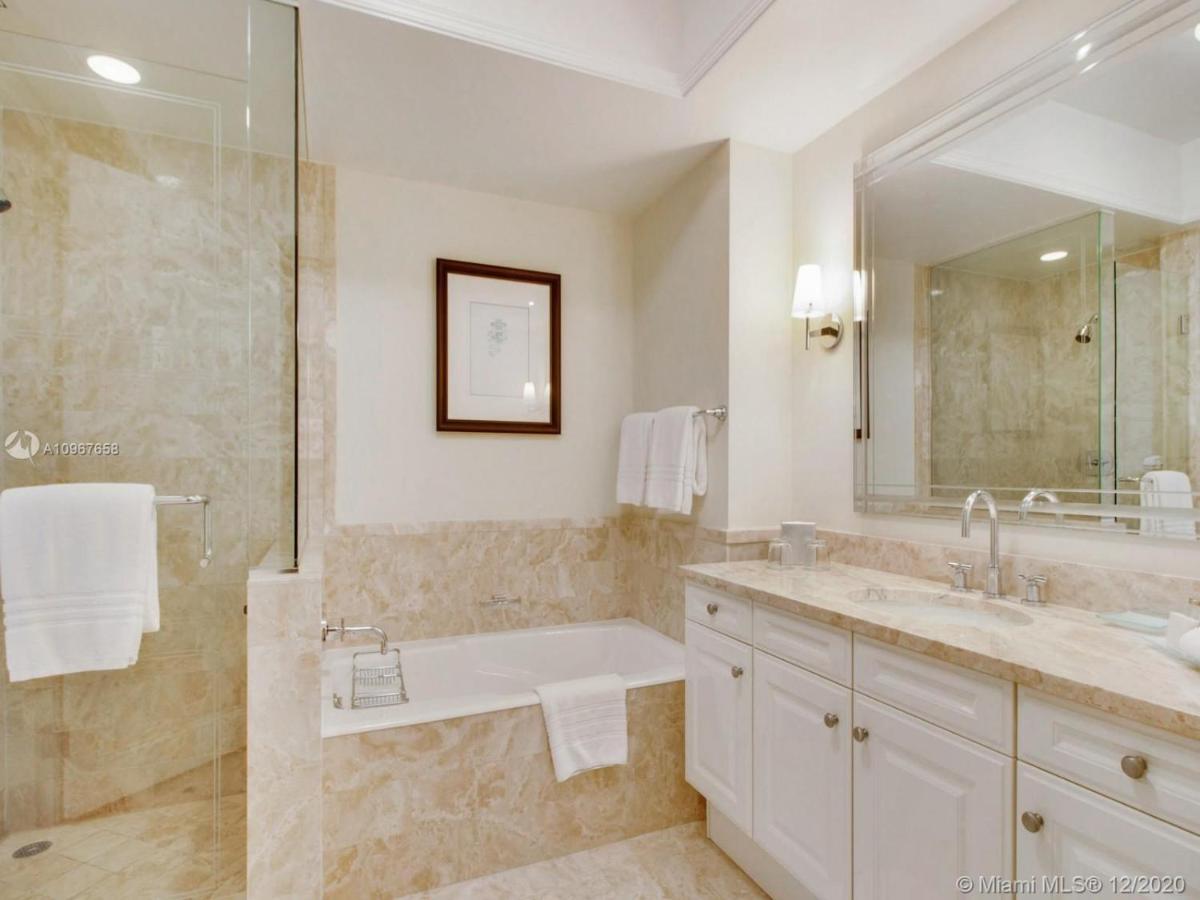 Four Seasons Hotel Miami - Luxury Private Residences Экстерьер фото